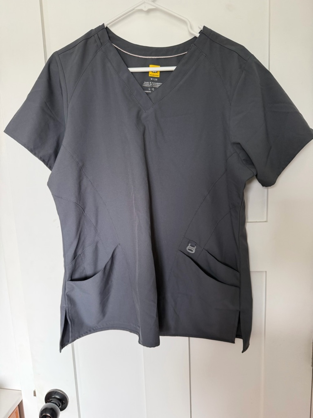 WonderWink Black and Yellow Label Scrub Top Interior Tag